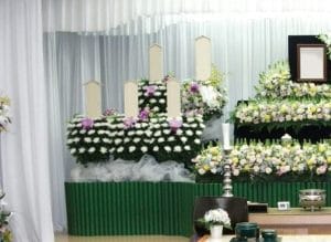 【お通夜】供花｜マナー｜金額｜種類｜渡し方