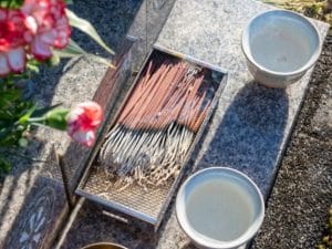 【線香】2本｜理由｜意味｜宗派｜作法