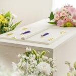 家族葬の供花｜親族が贈る場合の相場｜表書きや渡し方